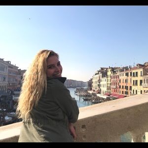 Meet your Posher, Kendra